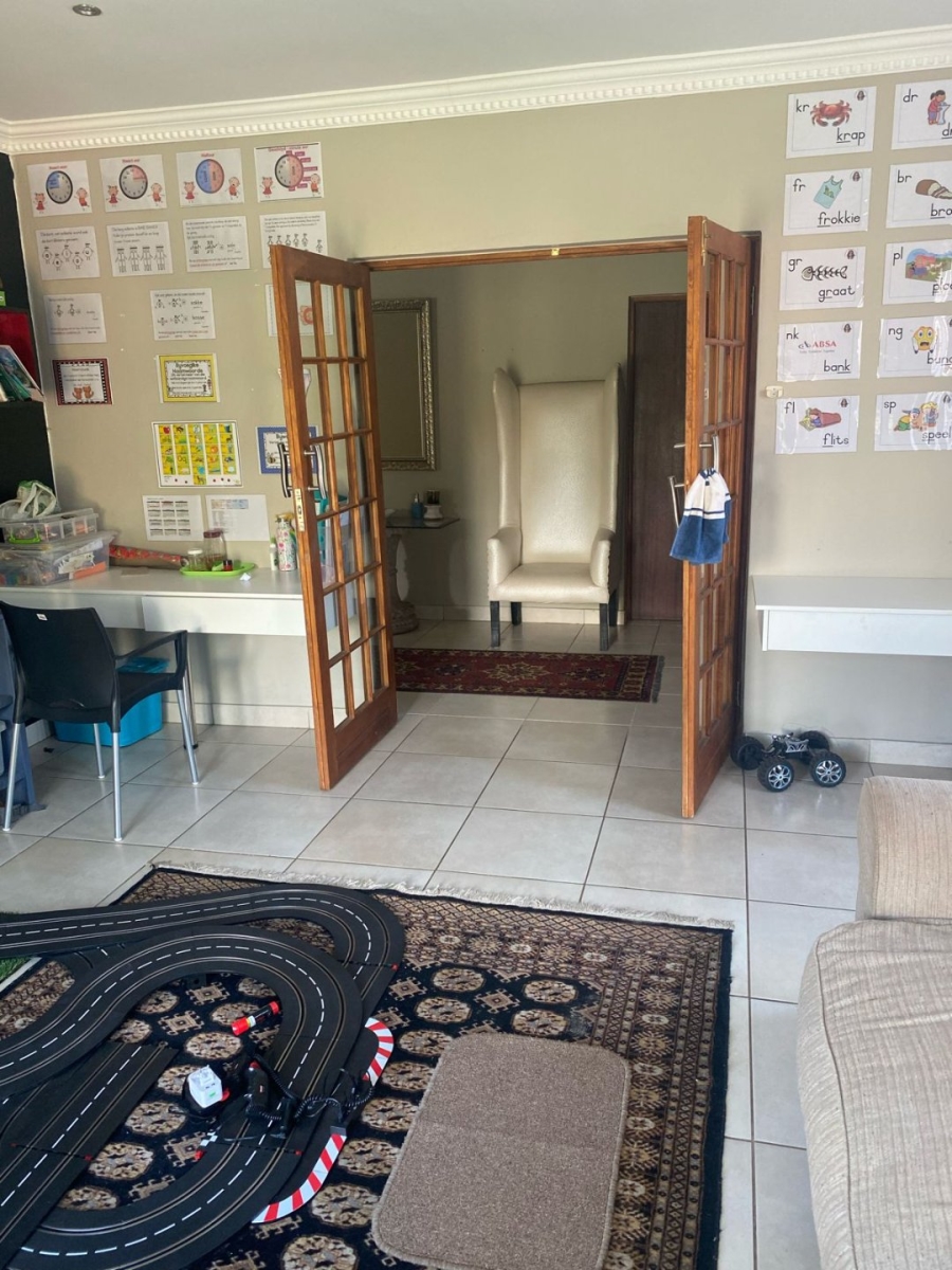 To Let 4 Bedroom Property for Rent in Birdwood Estate North West